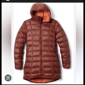 REI Woman’s long down parka - medium